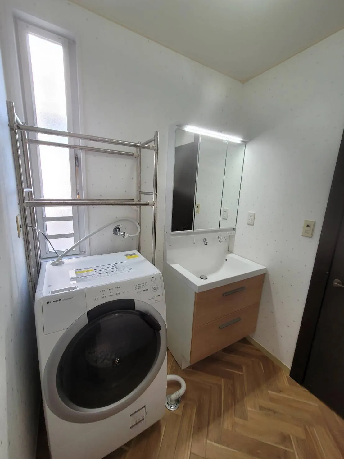 25年以上使った洗面化粧台を、LIXILピアラで“明るく広々”快適空間に大変身!