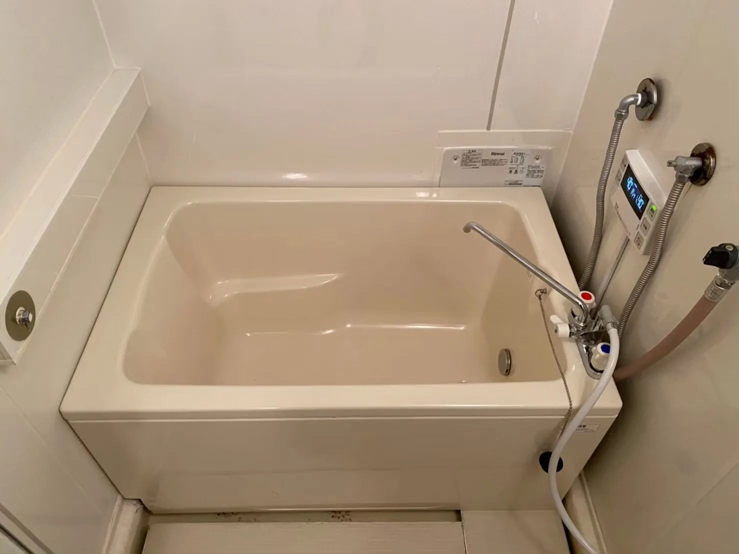 突然お湯が出なくなった!?社宅のお風呂トラブルに迅速対応!ホールインワン式浴槽をまるごと交換しました